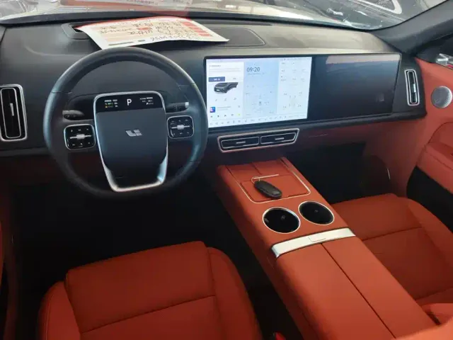 Li Auto L9 — Фото автомобиля 11