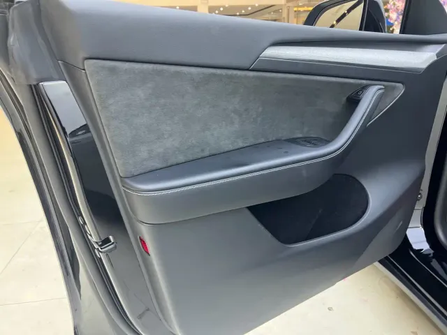 Tesla Model Y — Фото автомобиля 8