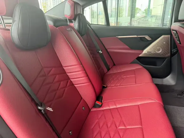 BMW 5 Series — Фото автомобиля 8