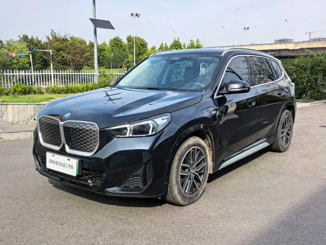 Фотография автомобиля — BMW iX1