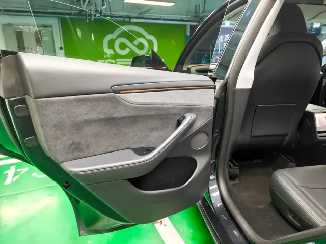 Tesla Model Y — Фото автомобиля 13