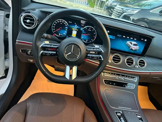 Mercedes-Benz E-Class — Фото автомобиля 16