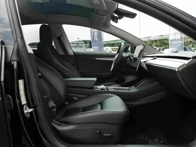 Tesla Model 3 — Фото автомобиля 20