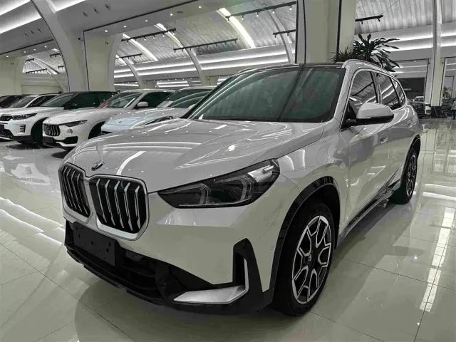 Фотография автомобиля — BMW X1