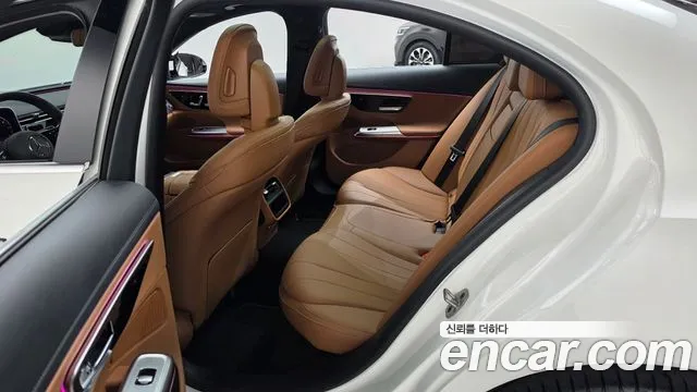 Mercedes-Benz E-Class — Фото автомобиля 12