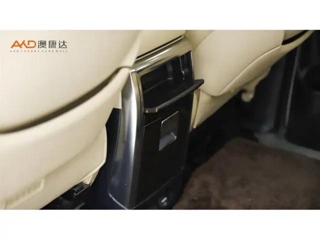 Toyota Alphard — Фото автомобиля 10