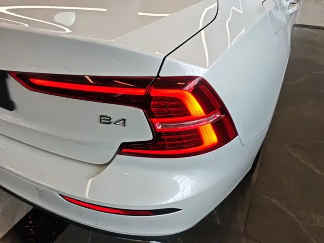 Volvo S60 — Фото автомобиля 7