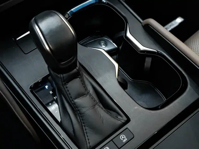 Lexus ES — Фото автомобиля 21