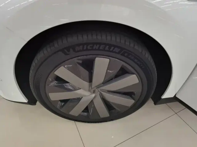 Li Auto i6 — Фото автомобиля 22