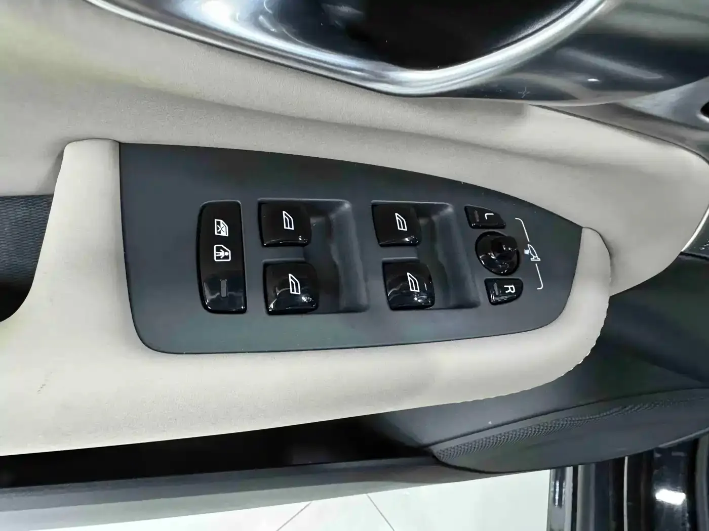 Volvo Volvo XC90 Plug-in Hybrid 2025 T8 Smart Premium Luxury 7-Seater — Фото автомобиля 21