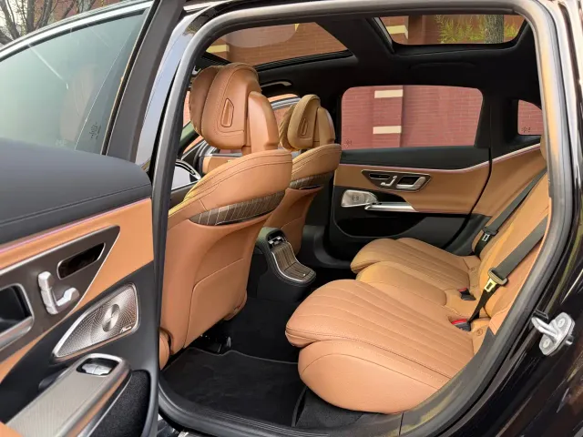 Mercedes-Benz E-Class — Фото автомобиля 11