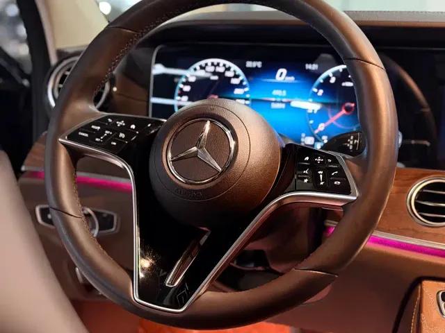 Mercedes-Benz E-Class — Фото автомобиля 11
