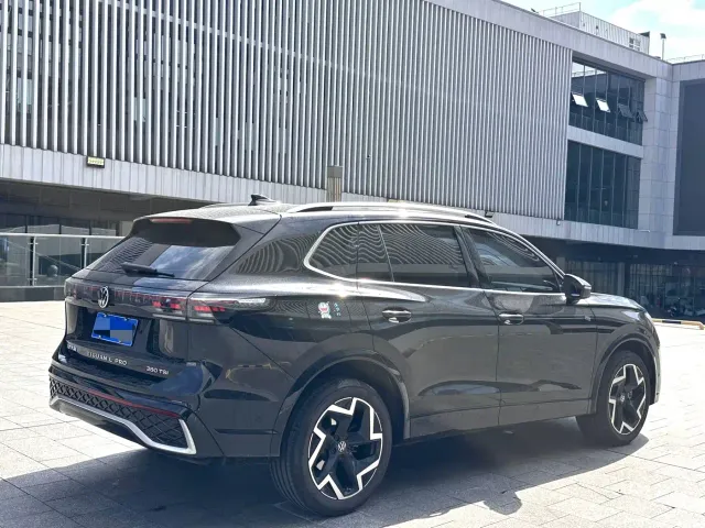 Volkswagen Tiguan L — Фото автомобиля 8