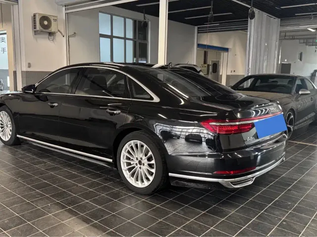 Audi A8 — Фото автомобиля 4