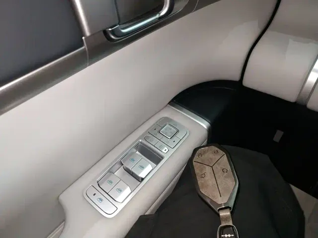 BYD FangChengBao Titanium 7 — Фото автомобиля 8