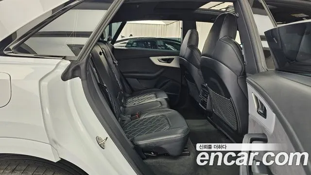 Audi Q8 55 TFSI quattro Premium — Фото автомобиля 12