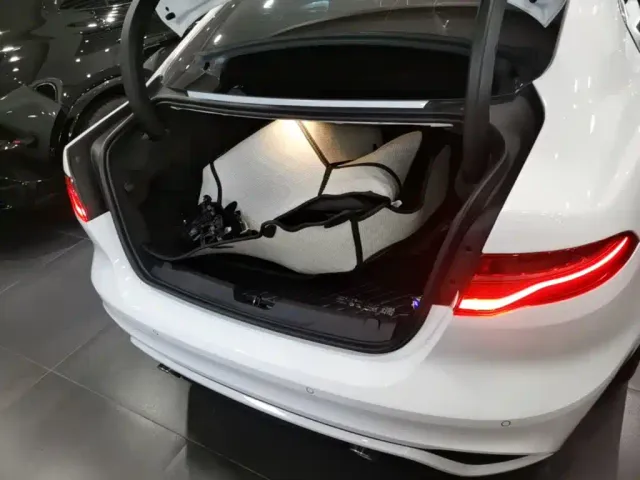 Jaguar XEL — Фото автомобиля 18