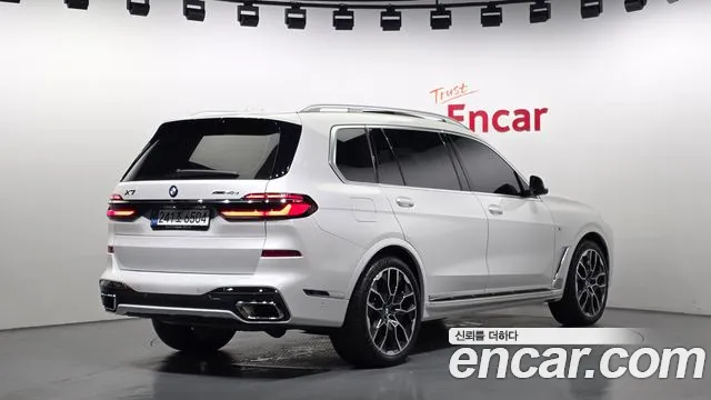 BMW X7 — Фото автомобиля 2