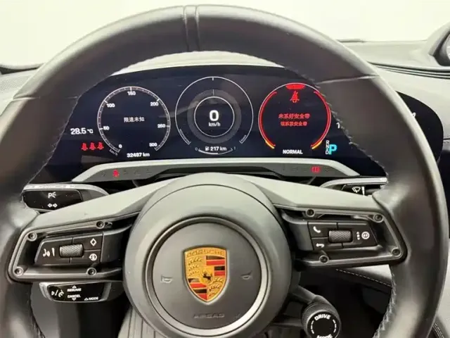 Porsche Taycan — Фото автомобиля 10