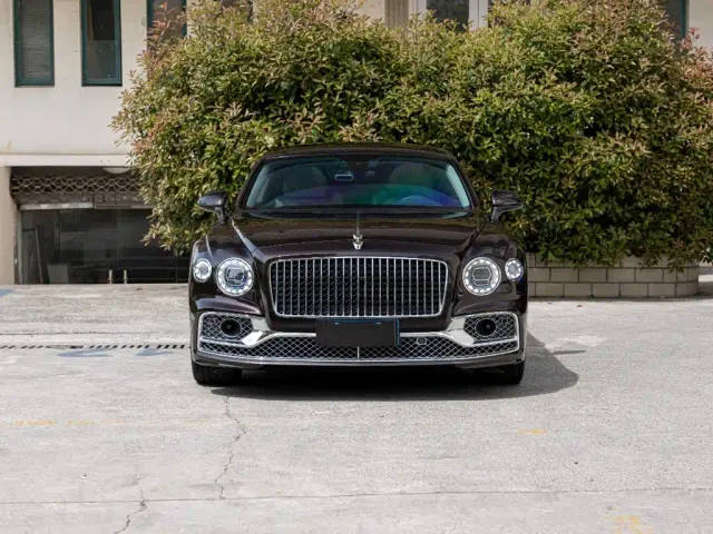 Bentley Flying Spur — Фото автомобиля 2