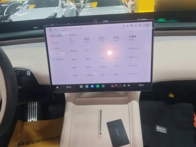 Xiaomi YU7 — Фото автомобиля 12
