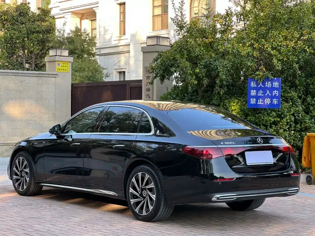 Mercedes-Benz E-Class — Фото автомобиля 19