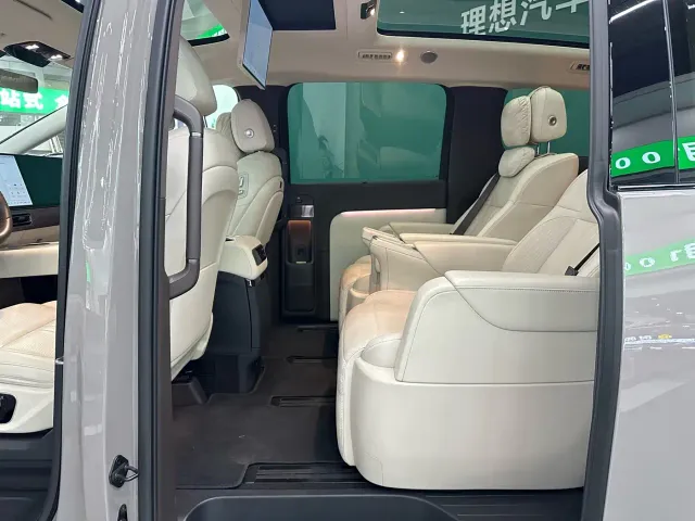 Li Auto MEGA — Фото автомобиля 4