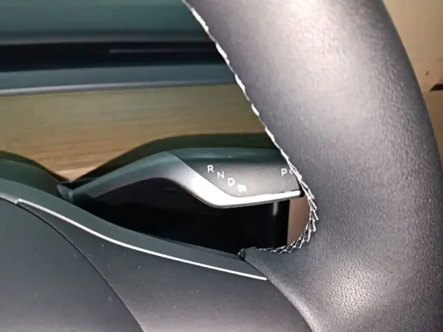 Tesla Model Y — Фото автомобиля 13