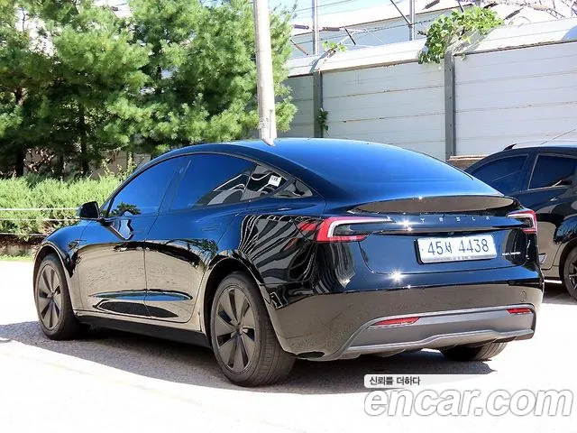 Tesla Model 3 — Фото автомобиля 3