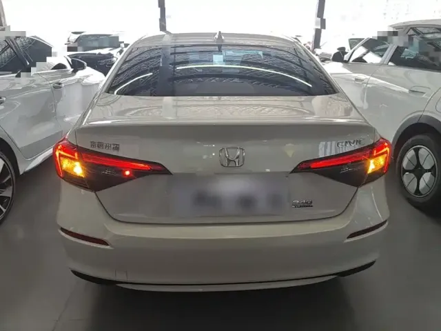 Honda Civic 2023 240TURBO CVT Dynamic Edition — Фото автомобиля 5