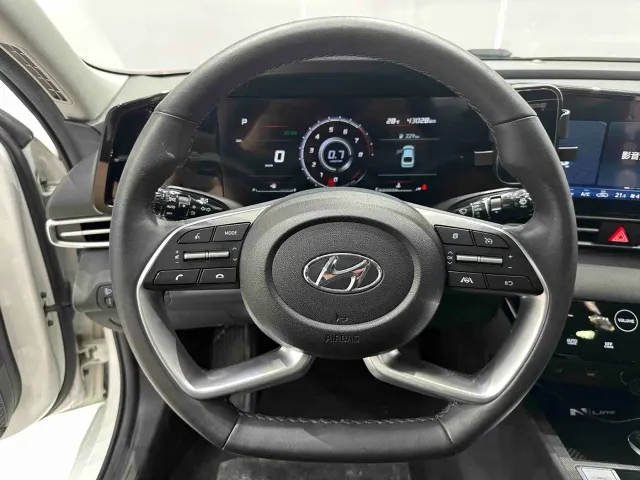 Hyundai Elantra — Фото автомобиля 12