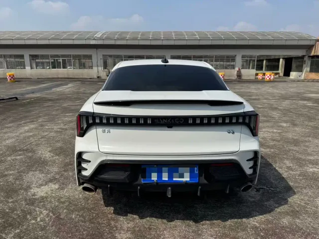 Lynk & Co 03 — Фото автомобиля 14