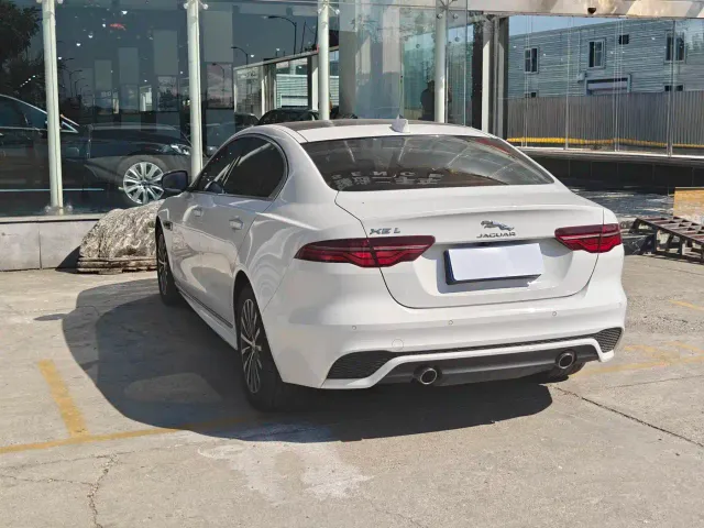 Jaguar XEL — Фото автомобиля 14