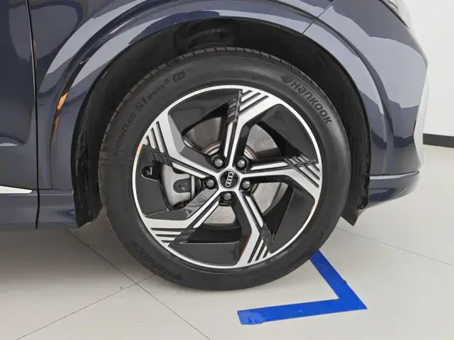 Audi Q4 e-tron — Фото автомобиля 6
