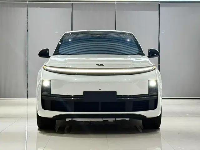 Li Auto L7 — Фото автомобиля 2