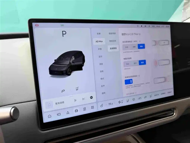 Li Auto i8 — Фото автомобиля 16