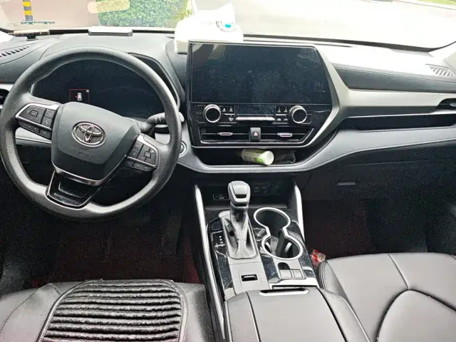 Toyota Highlander — Фото автомобиля 12