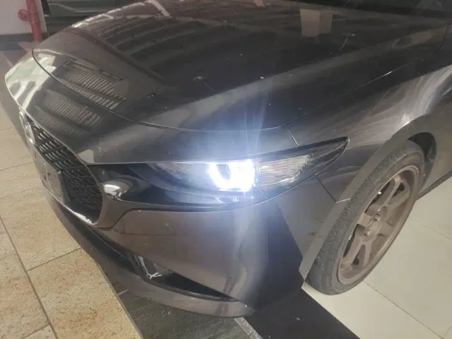 Mazda Axela — Фото автомобиля 17