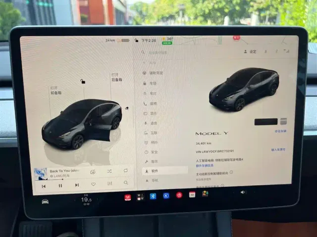 Tesla Model Y — Фото автомобиля 12