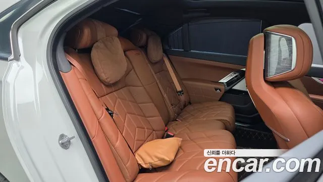 BMW 7 Series G70 — Фото автомобиля 17