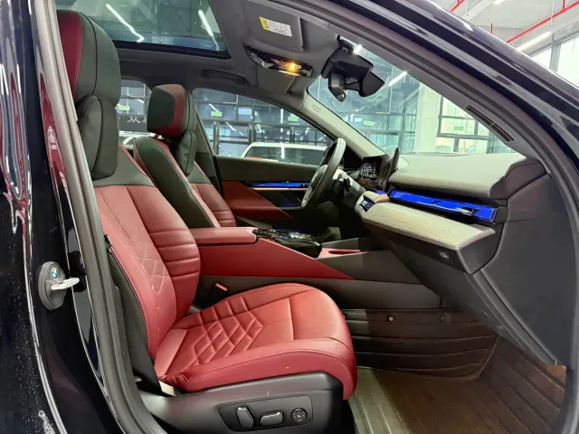 BMW 5 Series — Фото автомобиля 11