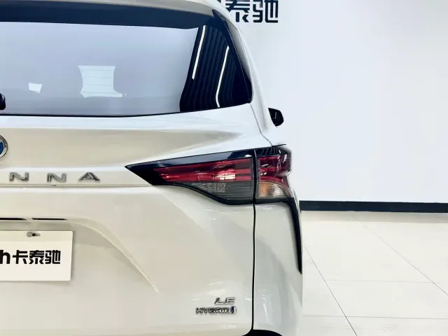 Toyota Sienna — Фото автомобиля 8