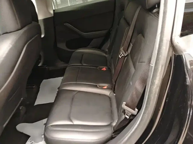 Tesla Model Y — Фото автомобиля 16