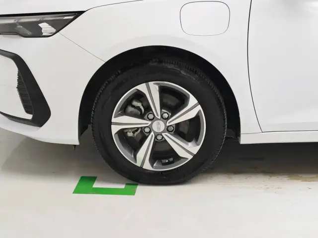Geely Emgrand L — Фото автомобиля 8