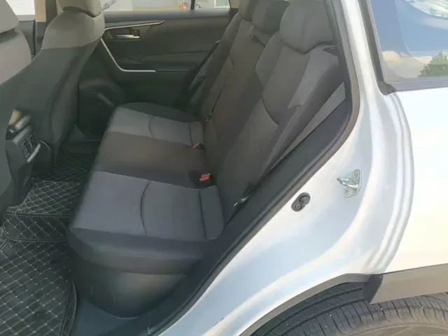 Toyota RAV4 — Фото автомобиля 16
