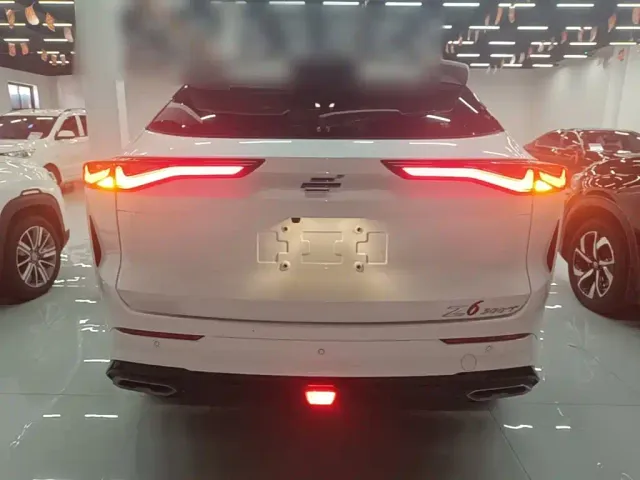 Changan Z6 — Фото автомобиля 5
