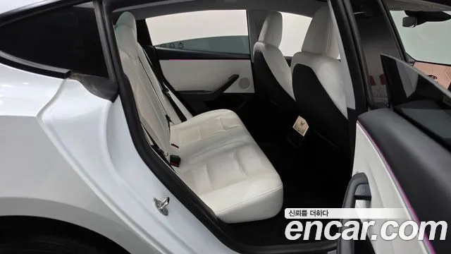 Tesla Model 3 — Фото автомобиля 10