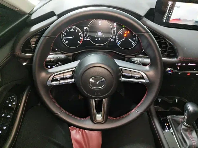 Mazda Axela — Фото автомобиля 10