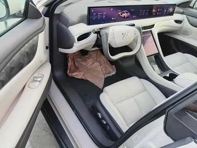 IM Motors L6 — Фото автомобиля 11