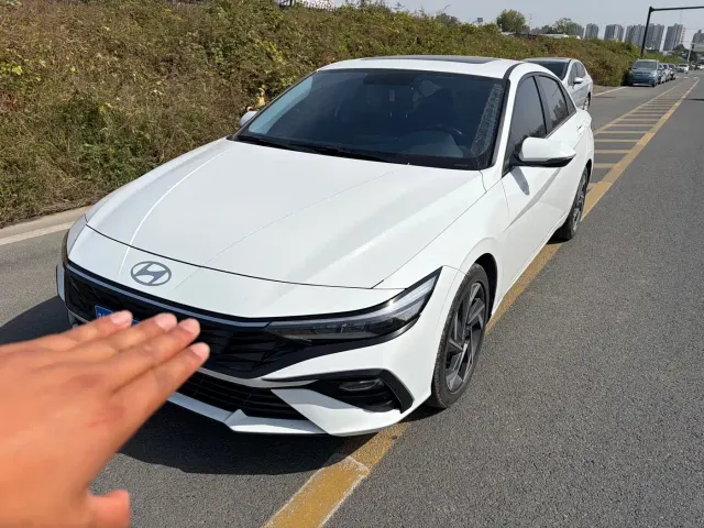 Hyundai Elantra — Фото автомобиля 4